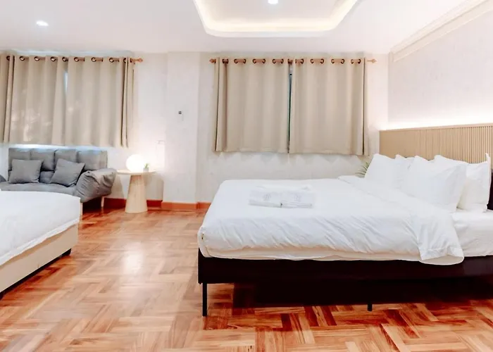 House Ekkamai 3br For 10 Pax Near Ekkamai Bts And Donki Mall バンコク都