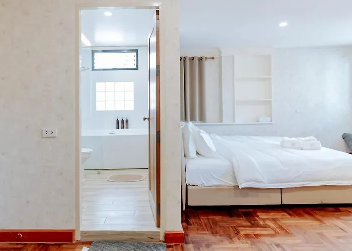 House Ekkamai 3br For 10 Pax Near Ekkamai Bts And Donki Mall