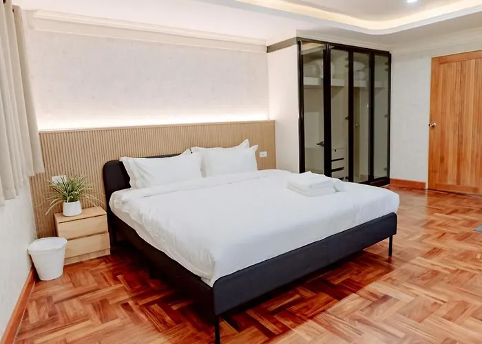 ヴィラ House Ekkamai 3br For 10 Pax Near Ekkamai Bts And Donki Mall *