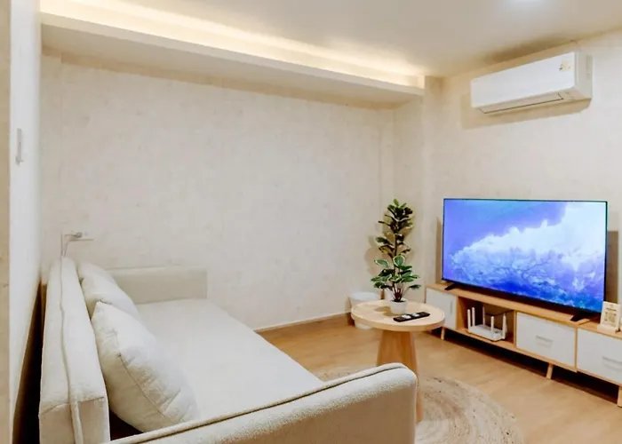 House Ekkamai 3br For 10 Pax Near Ekkamai Bts And Donki Mall